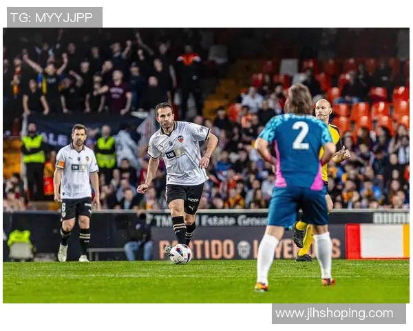 意甲激战：多特蒙德绝杀里昂引发争议判罚全场沸腾