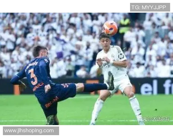 西甲激战波尔图逆转巴黎圣日耳曼补时绝杀引发全场狂欢 西甲激战波尔图逆转巴黎圣日耳曼补时绝杀引发全场狂欢