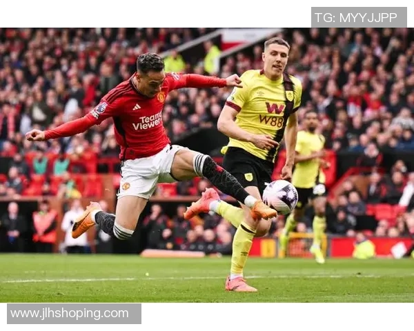 欧联杯激战曼联与拜仁互交白卷乌龙球引发争议判罚全场沸腾